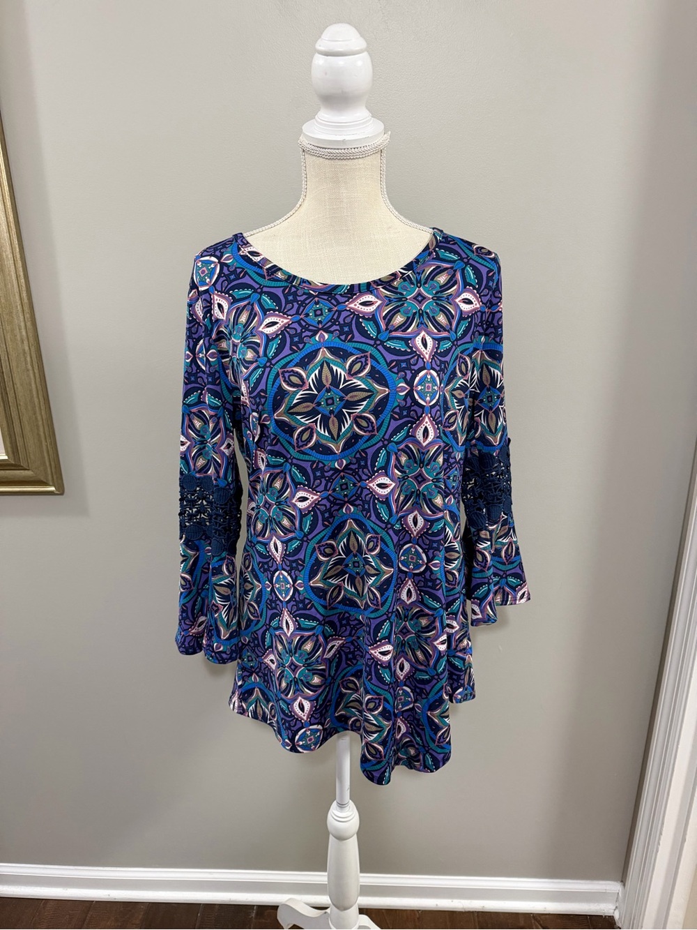 NWT new directions Blue & Teal Patterned Bell-Sleeve Tunic. Size Large